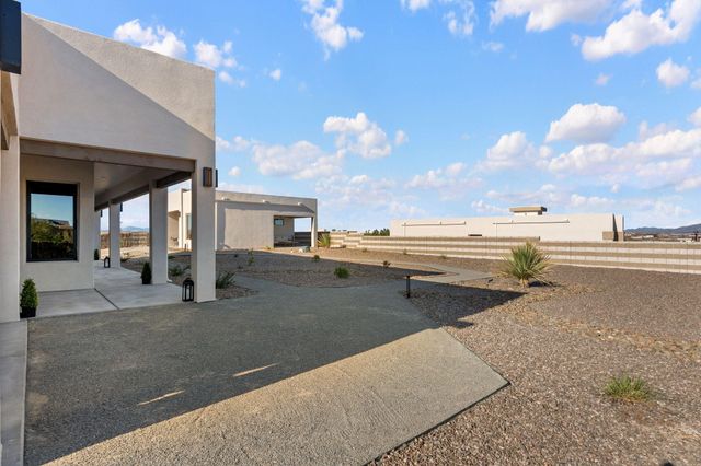 716 Colorado Mountain Road NE, Rio Rancho, NM 87124