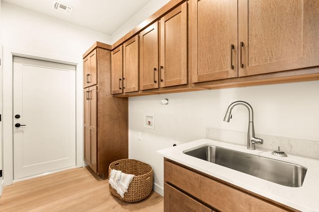 716 Colorado Mountain Road NE, Rio Rancho, NM 87124
