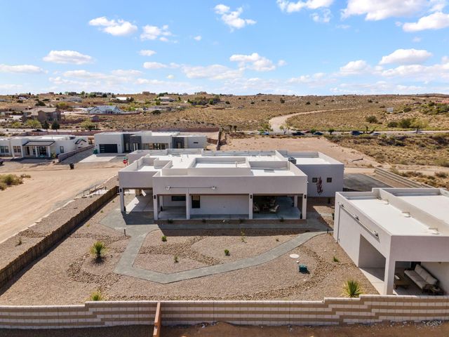 716 Colorado Mountain Road NE, Rio Rancho, NM 87124