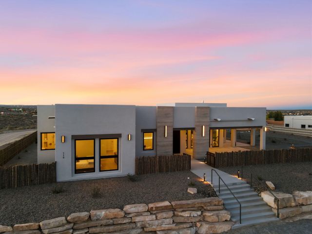 716 Colorado Mountain Road NE, Rio Rancho, NM 87124