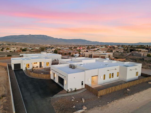 716 Colorado Mountain Road NE, Rio Rancho, NM 87124