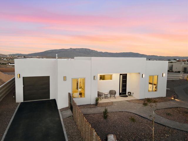 716 Colorado Mountain Road NE, Rio Rancho, NM 87124