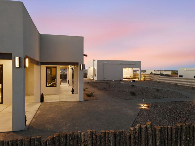 716 Colorado Mountain Road NE, Rio Rancho, NM 87124
