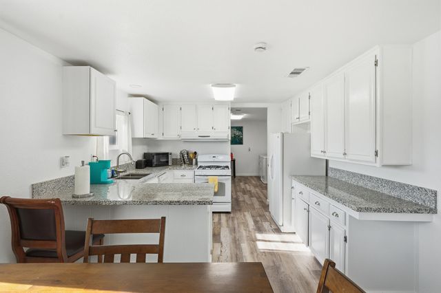 426 W Terra Bella Avenue, Pixley, CA 93256