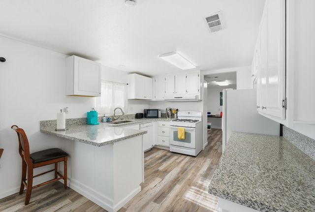 426 W Terra Bella Avenue, Pixley, CA 93256