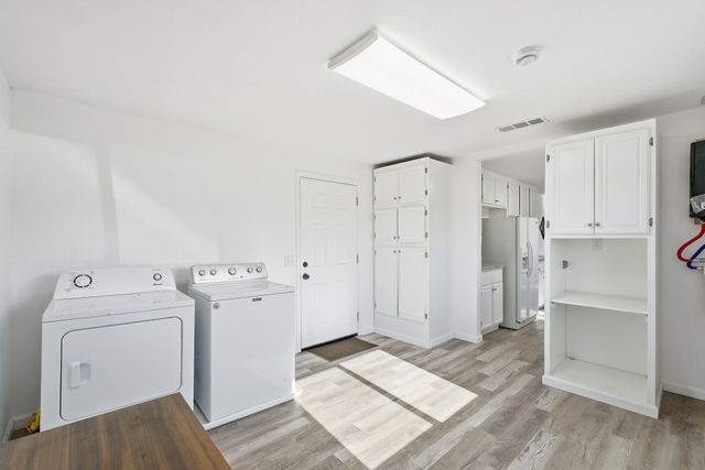 426 W Terra Bella Avenue, Pixley, CA 93256