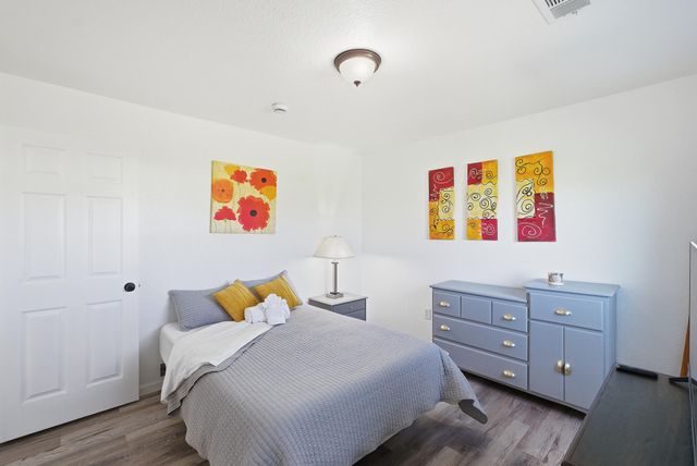 426 W Terra Bella Avenue, Pixley, CA 93256