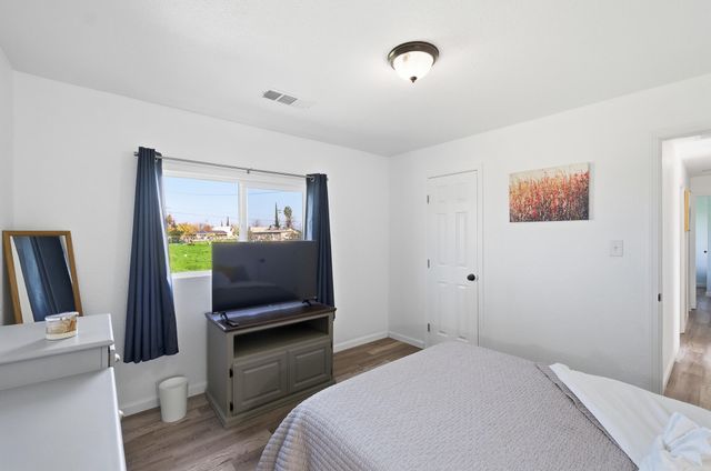 426 W Terra Bella Avenue, Pixley, CA 93256