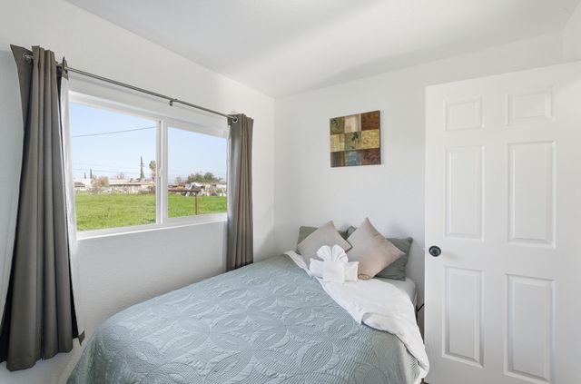 426 W Terra Bella Avenue, Pixley, CA 93256