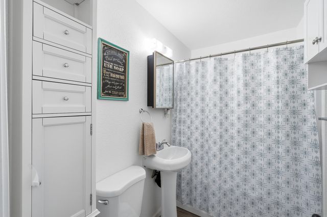 426 W Terra Bella Avenue, Pixley, CA 93256