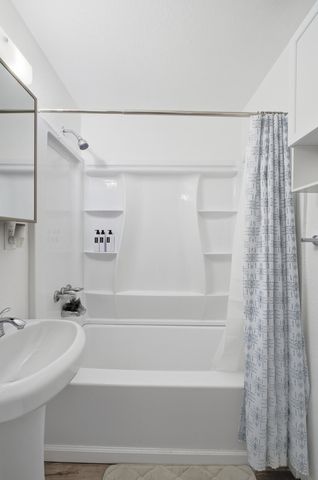 426 W Terra Bella Avenue, Pixley, CA 93256