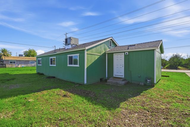 426 W Terra Bella Avenue, Pixley, CA 93256