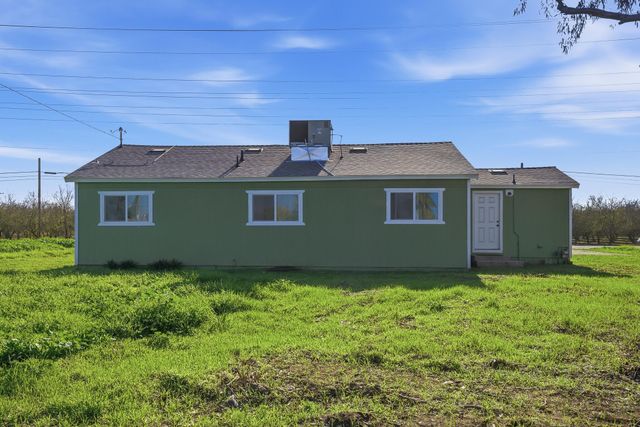 426 W Terra Bella Avenue, Pixley, CA 93256