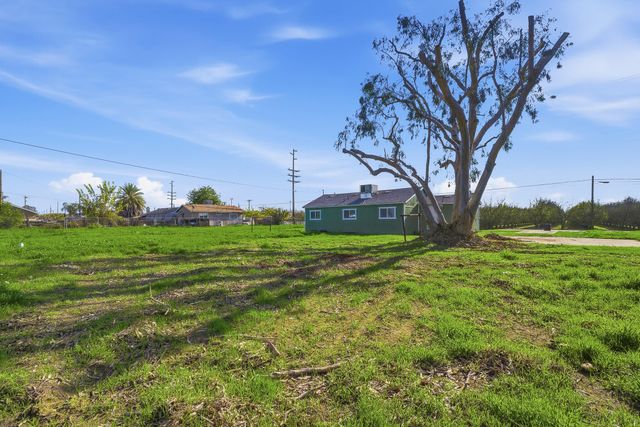 426 W Terra Bella Avenue, Pixley, CA 93256
