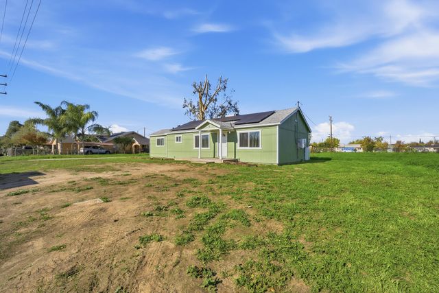 426 W Terra Bella Avenue, Pixley, CA 93256