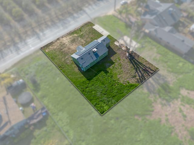 426 W Terra Bella Avenue, Pixley, CA 93256