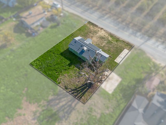 426 W Terra Bella Avenue, Pixley, CA 93256