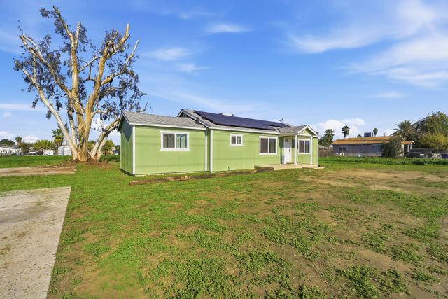 426 W Terra Bella Avenue, Pixley, CA 93256