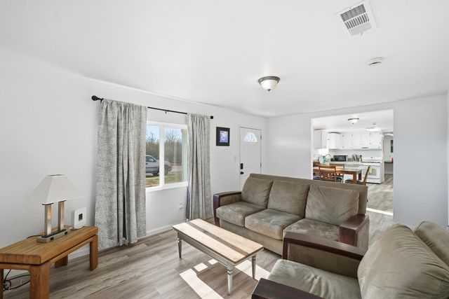 426 W Terra Bella Avenue, Pixley, CA 93256