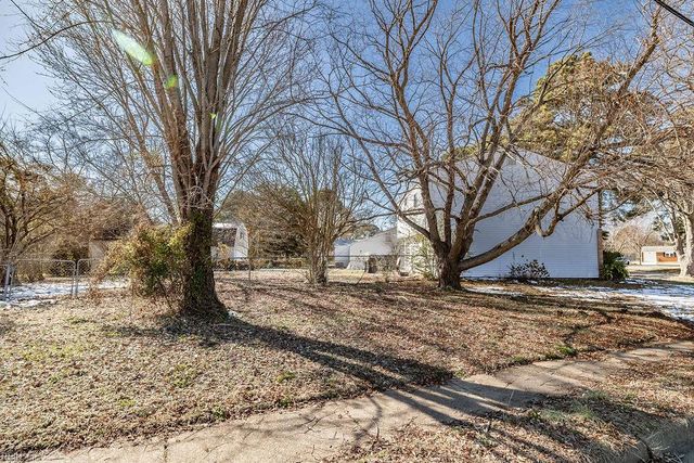 56 Banister DR, Hampton, VA 23666