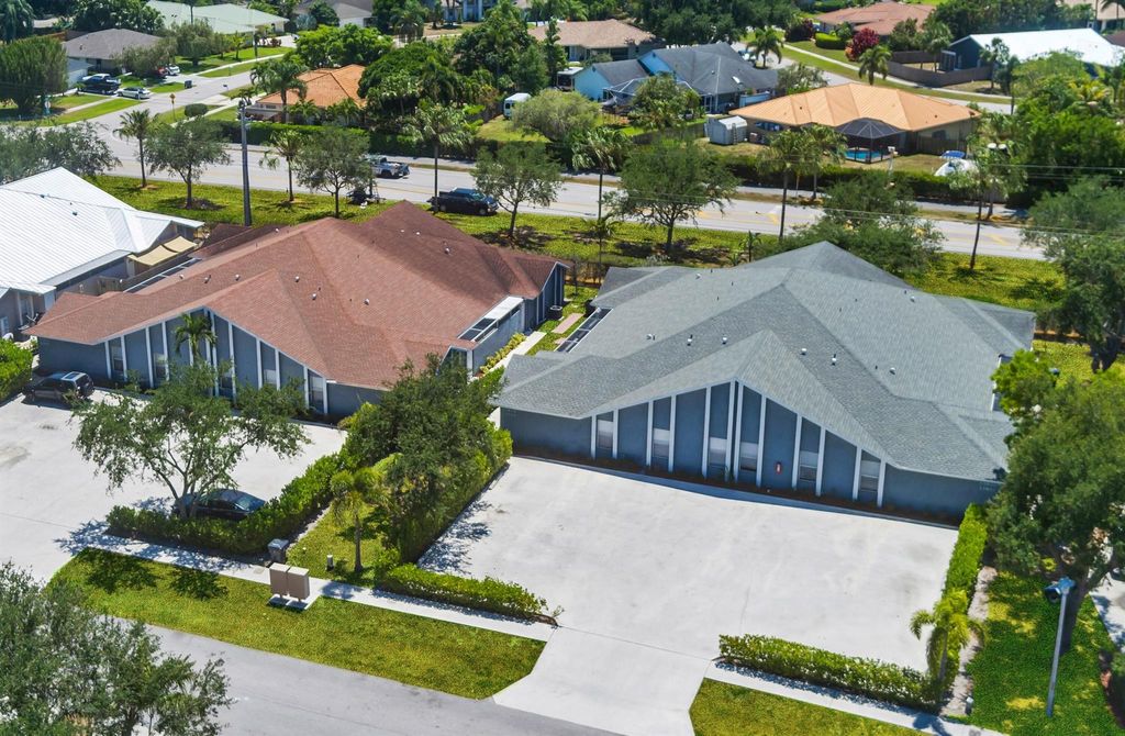 13908 Folkestone Circle, Wellington, FL 33414