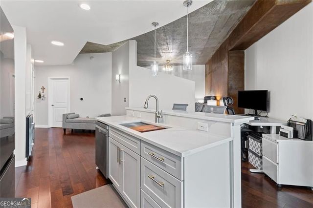 400 W Peachtree Street NW 2403, Atlanta, GA 30308