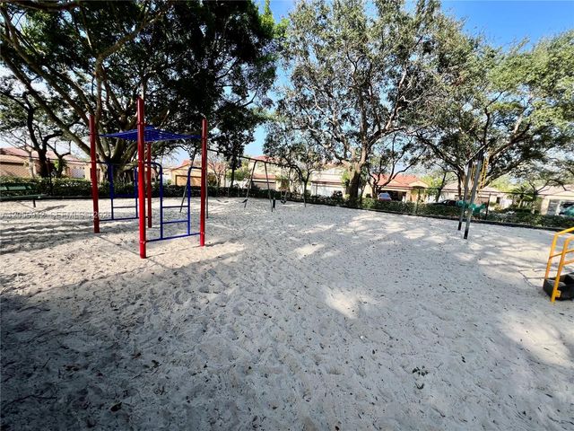 1387 Barcelona Way 326, Weston, FL 33327