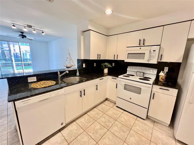 1387 Barcelona Way 326, Weston, FL 33327