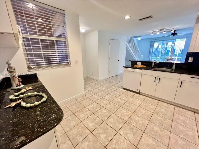 1387 Barcelona Way 326, Weston, FL 33327