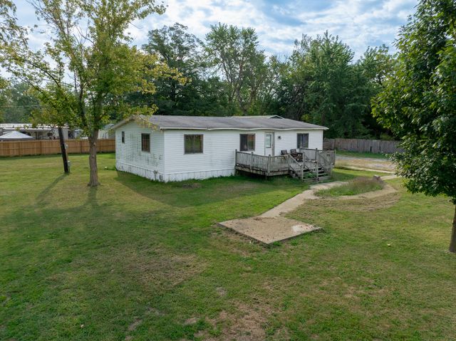 400 S OGDEN ST, Sturgeon, MO 65284