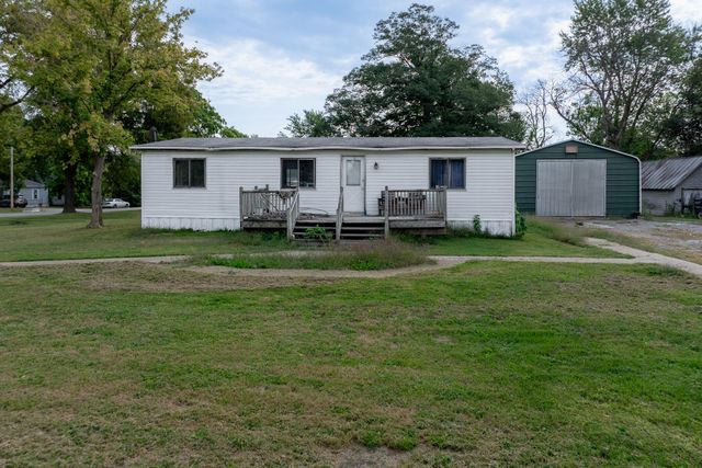 400 S OGDEN ST, Sturgeon, MO 65284