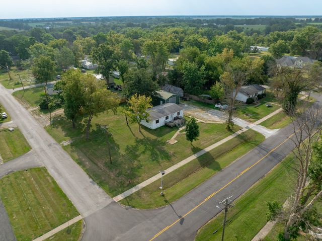 400 S OGDEN ST, Sturgeon, MO 65284