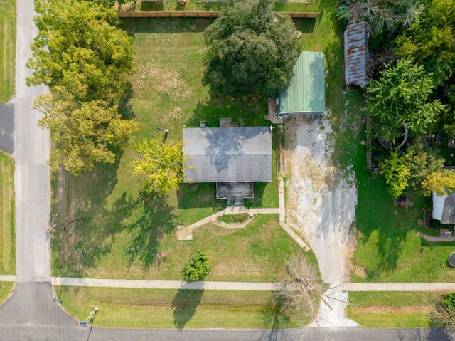 400 S OGDEN ST, Sturgeon, MO 65284