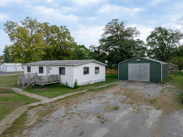 400 S OGDEN ST, Sturgeon, MO 65284