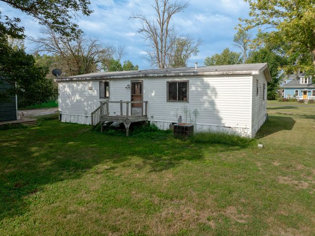 400 S OGDEN ST, Sturgeon, MO 65284