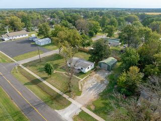 400 S OGDEN ST, Sturgeon, MO 65284