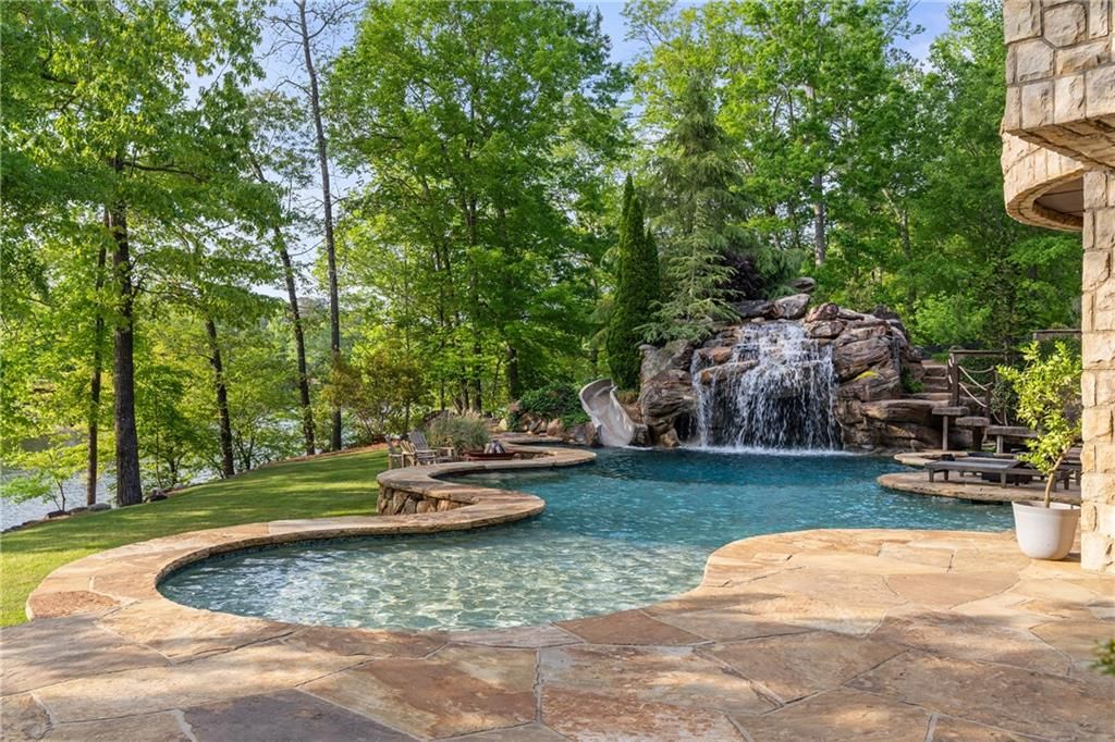 Image 106 of property listing at 550 Blue Heron Way, Milton, GA 30004