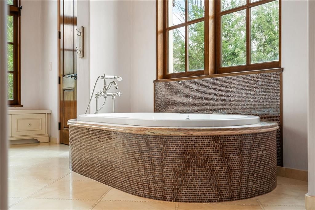 Image 66 of property listing at 550 Blue Heron Way, Milton, GA 30004