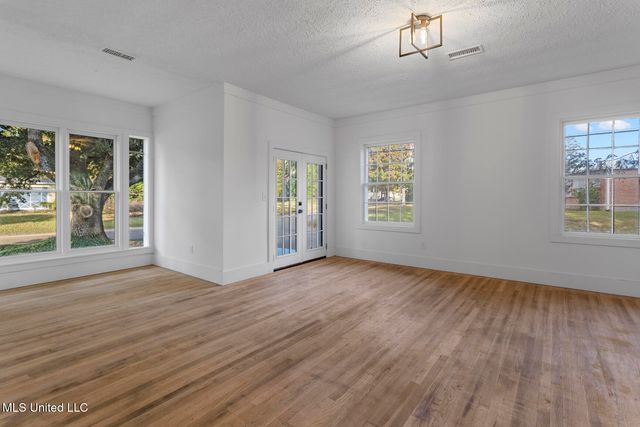 501 Palestine Street, Raymond, MS 39154