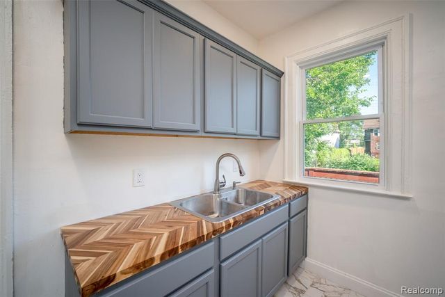 708 Webb Street, Detroit, MI 48202