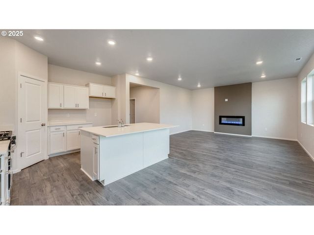 4953 Marr Ave Ne, Salem, OR 97301