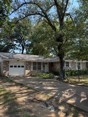 2995 CARSON Lane, Paris, TX 75460