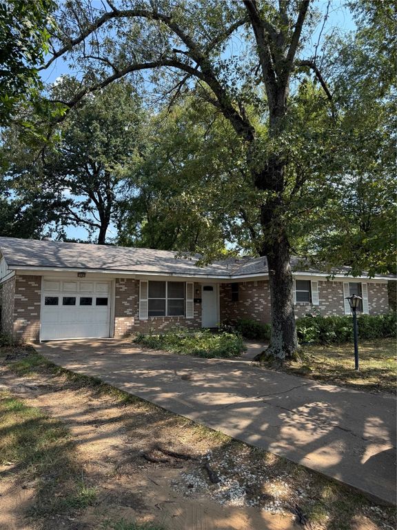 2995 CARSON Lane, Paris, TX 75460
