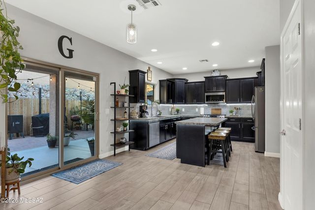 571 S Courts Redford Drive, Vail, AZ 85641