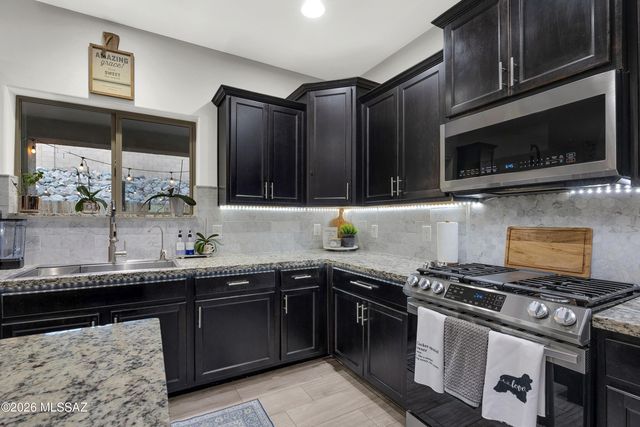 571 S Courts Redford Drive, Vail, AZ 85641