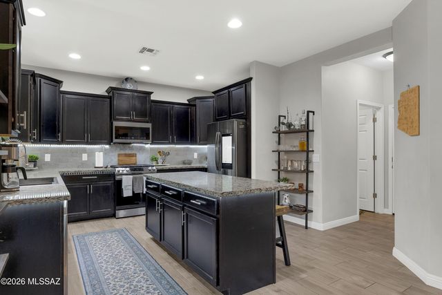 571 S Courts Redford Drive, Vail, AZ 85641