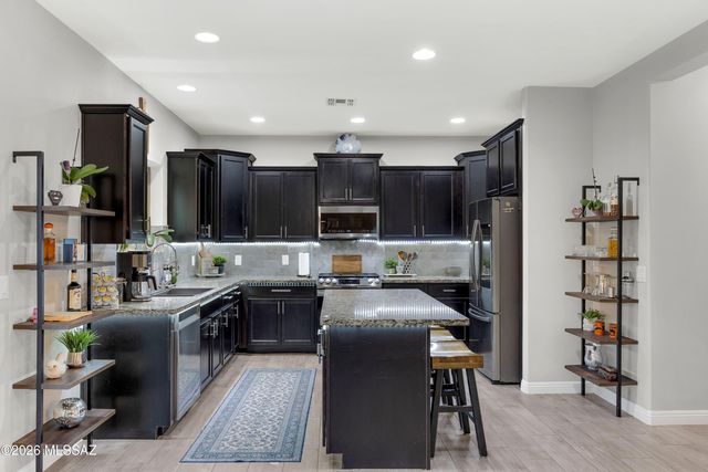 571 S Courts Redford Drive, Vail, AZ 85641