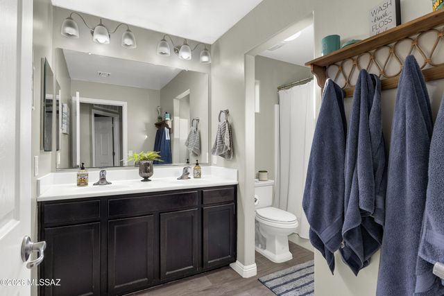 571 S Courts Redford Drive, Vail, AZ 85641