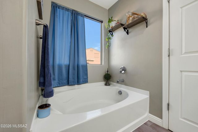 571 S Courts Redford Drive, Vail, AZ 85641