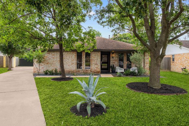 5702 Hoover Street, Houston, TX 77092